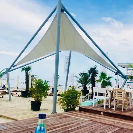 Crazy View Summerland * Mamaia